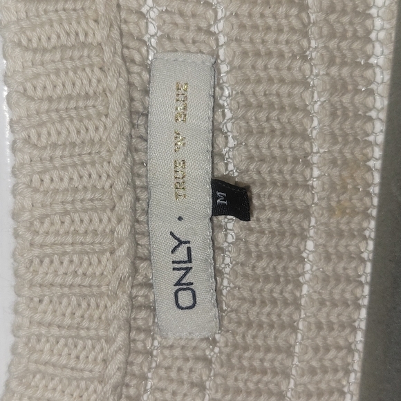 Sleeveless Knit - Picture 2 of 2